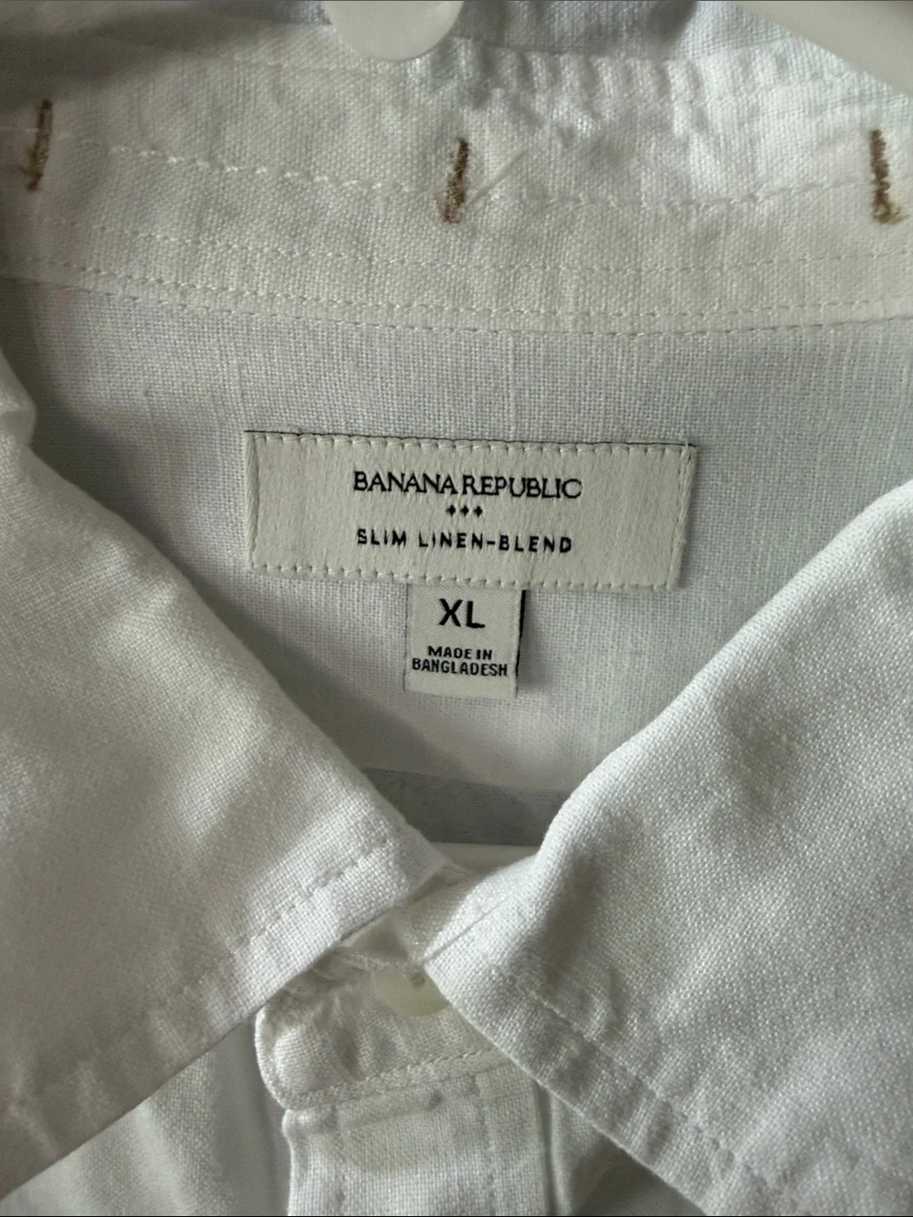 Banana Republic Men’s White Button-Down Linen Shirt